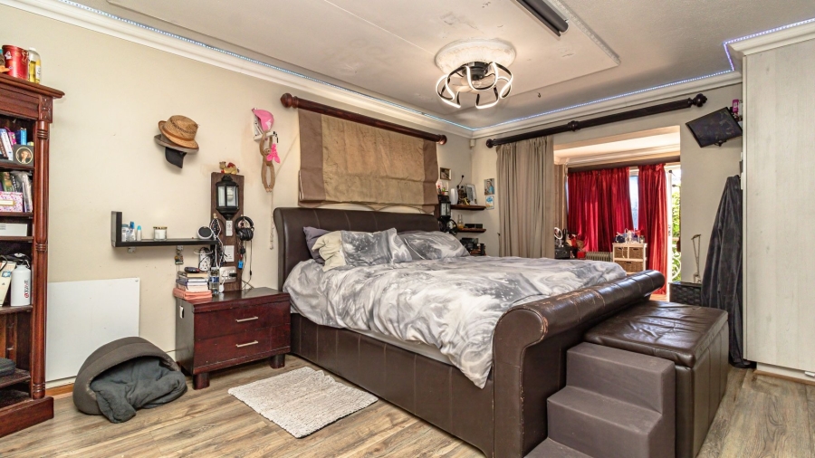 5 Bedroom Property for Sale in Bettys Bay Western Cape